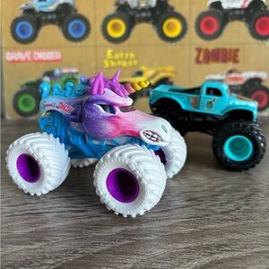 Monster Jam Trucks 1:64 Sparkle Smash and Whiplash